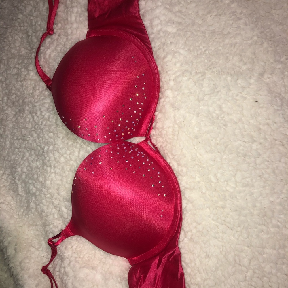 VS bombshell plunge push up